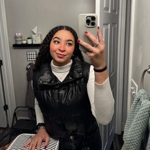 Meet your Posher, Maria clara